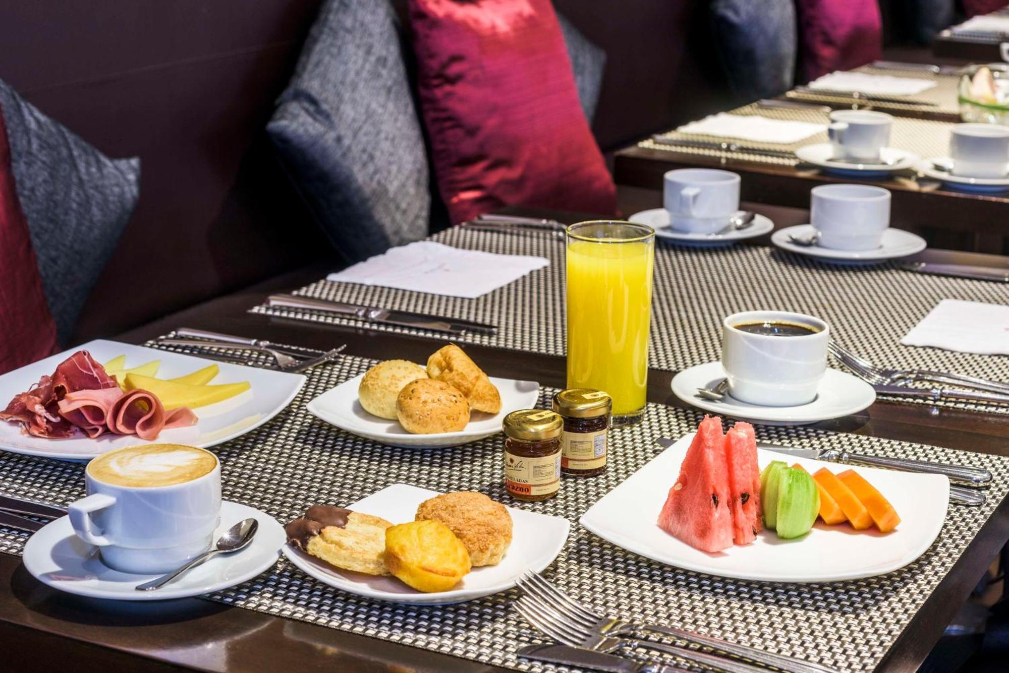 Hotel NH Collection Bogota Andino Royal Esterno foto A light breakfast